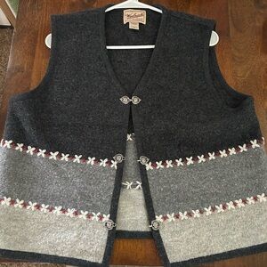 Vintage Woolrich Vest Charcoal floral stitch. Women’s medium